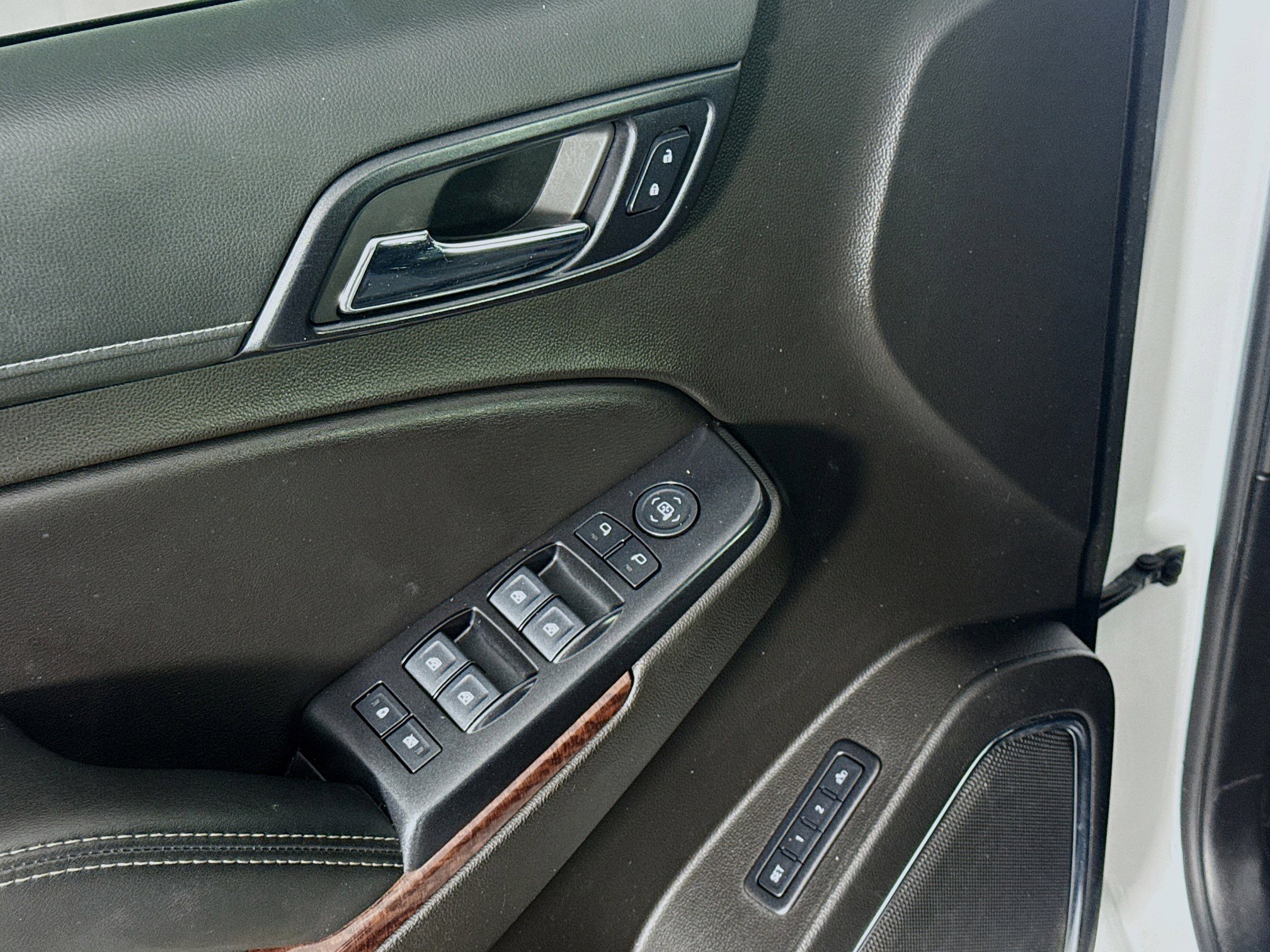 Used 2018 GMC Yukon SLT w/ HD Trailering Package image 23