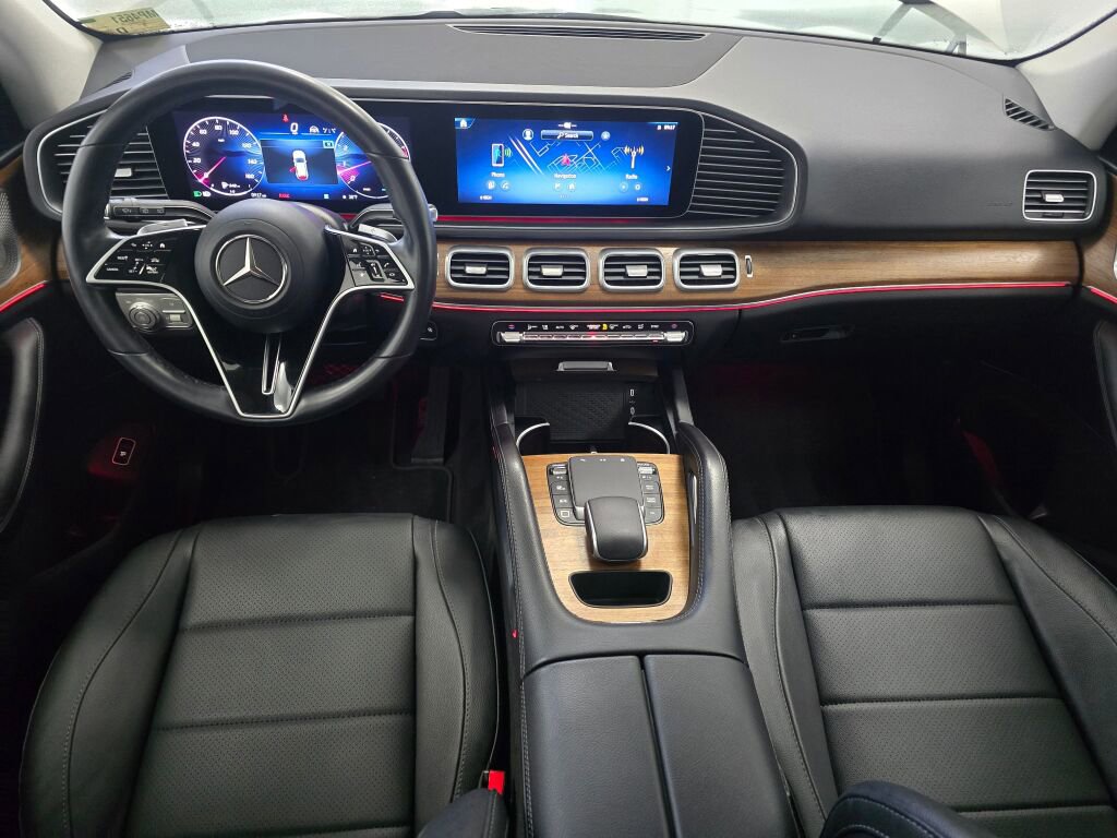 Used 2025 Mercedes-Benz GLE 350 4MATIC w/ Driver Assistance Package image 18