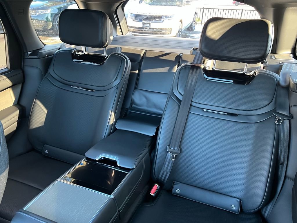 New 2026 Land Rover Range Rover SV image 21