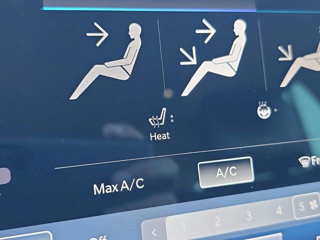 Used 2024 Chrysler Pacifica Touring-L image 23