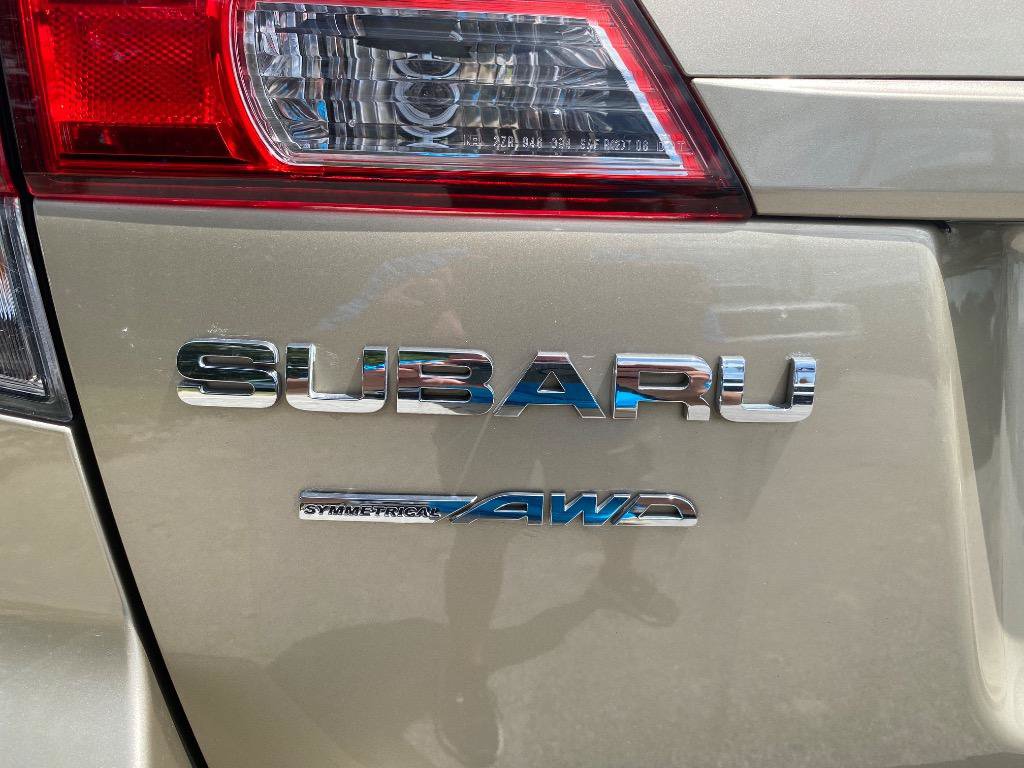 Used 2010 Subaru Outback 2.5i Premium AWD/4WD image 38