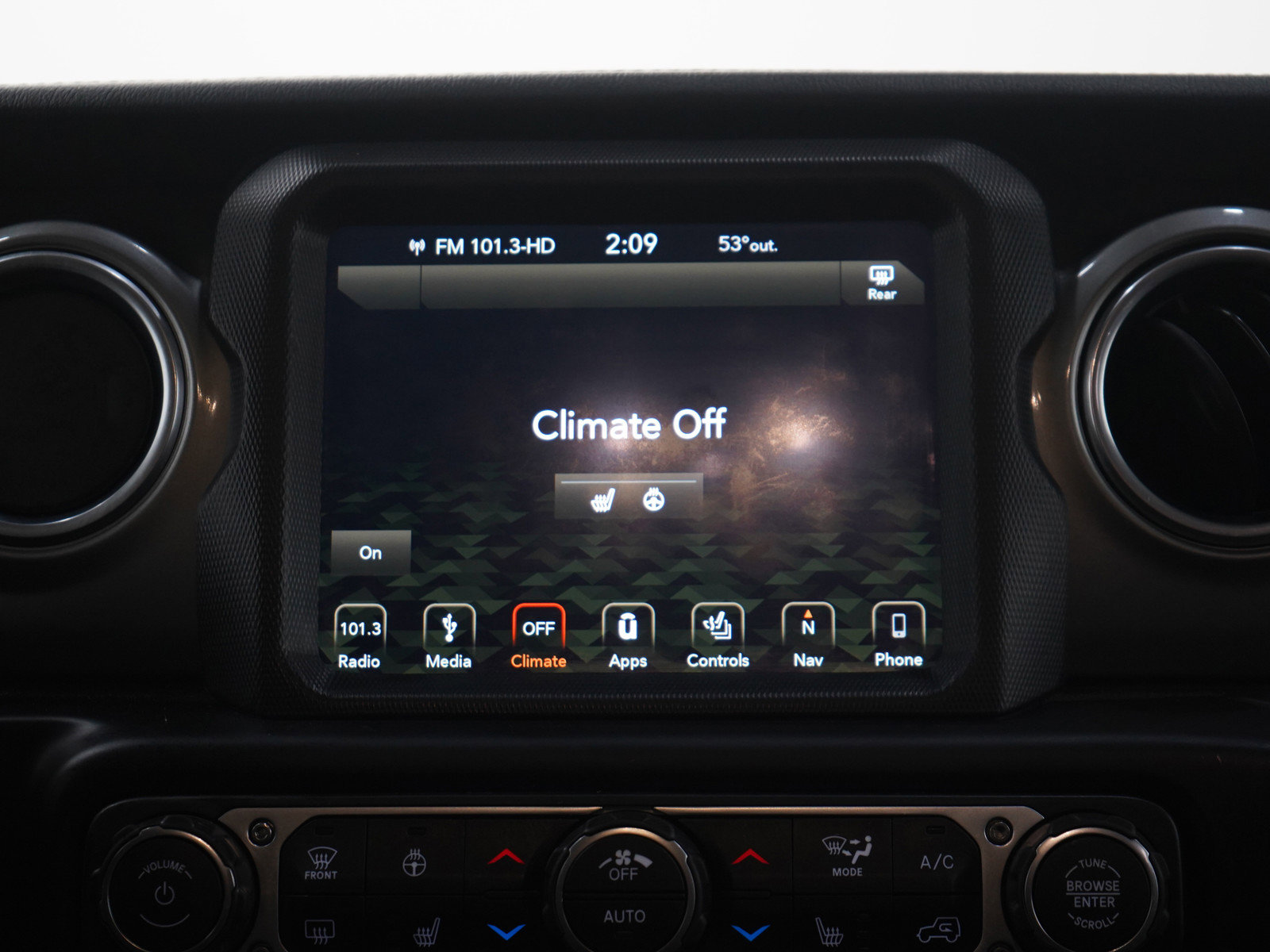 Used 2019 Jeep Wrangler Unlimited Sahara w/ Uconnect 4C Nav & Sound Group AWD/4WD image 15