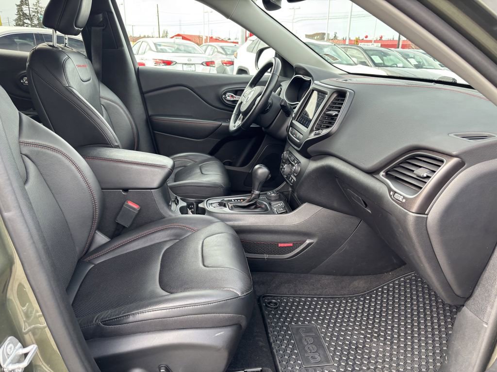 Used 2021 Jeep Cherokee Trailhawk w/ Technology Group image 32