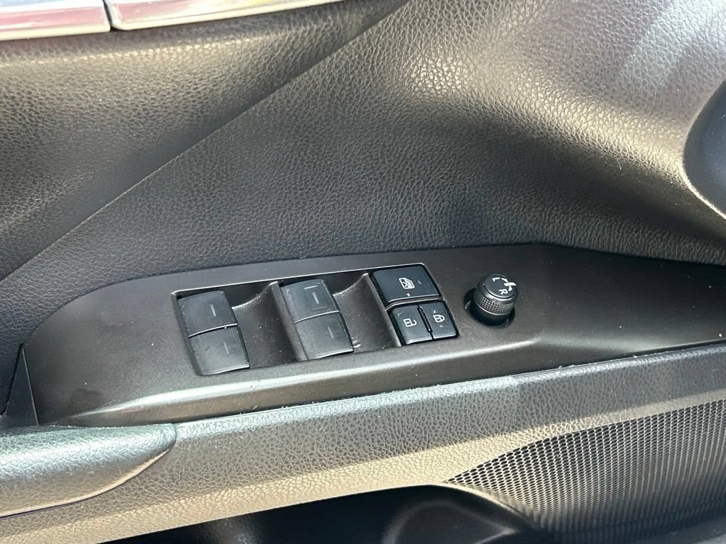Used 2022 Toyota Camry SE FWD image 11