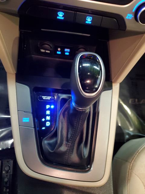 Used 2017 Hyundai Elantra SE image 25