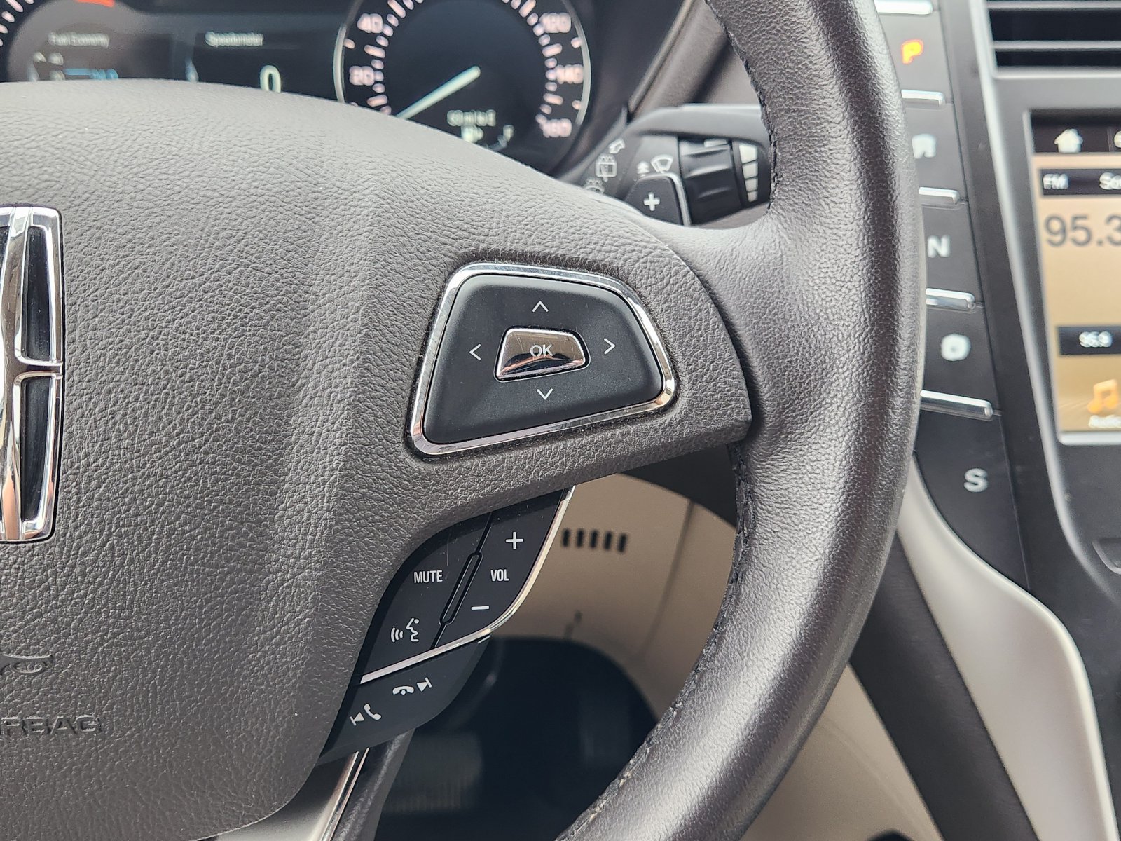 Used 2017 Lincoln MKC Premiere FWD image 34