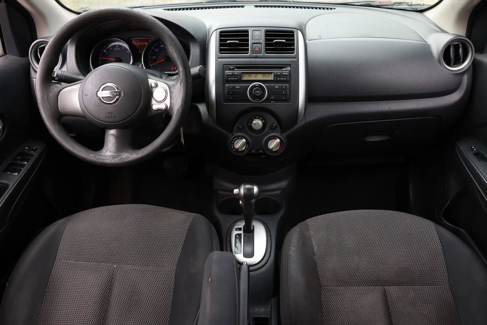 Used 2014 Nissan Versa SV image 2