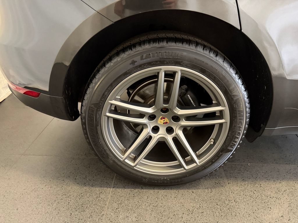 Certified 2021 Porsche Macan AWD/4WD image 12