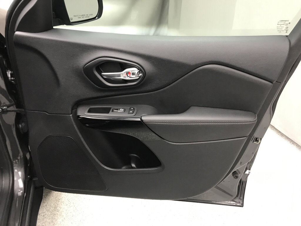 Used 2023 Jeep Cherokee Altitude Lux image 15