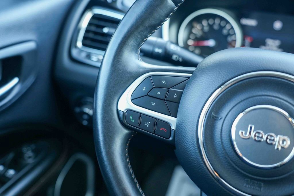 Used 2018 Jeep Compass Limited w/ Navigation Group AWD/4WD image 32