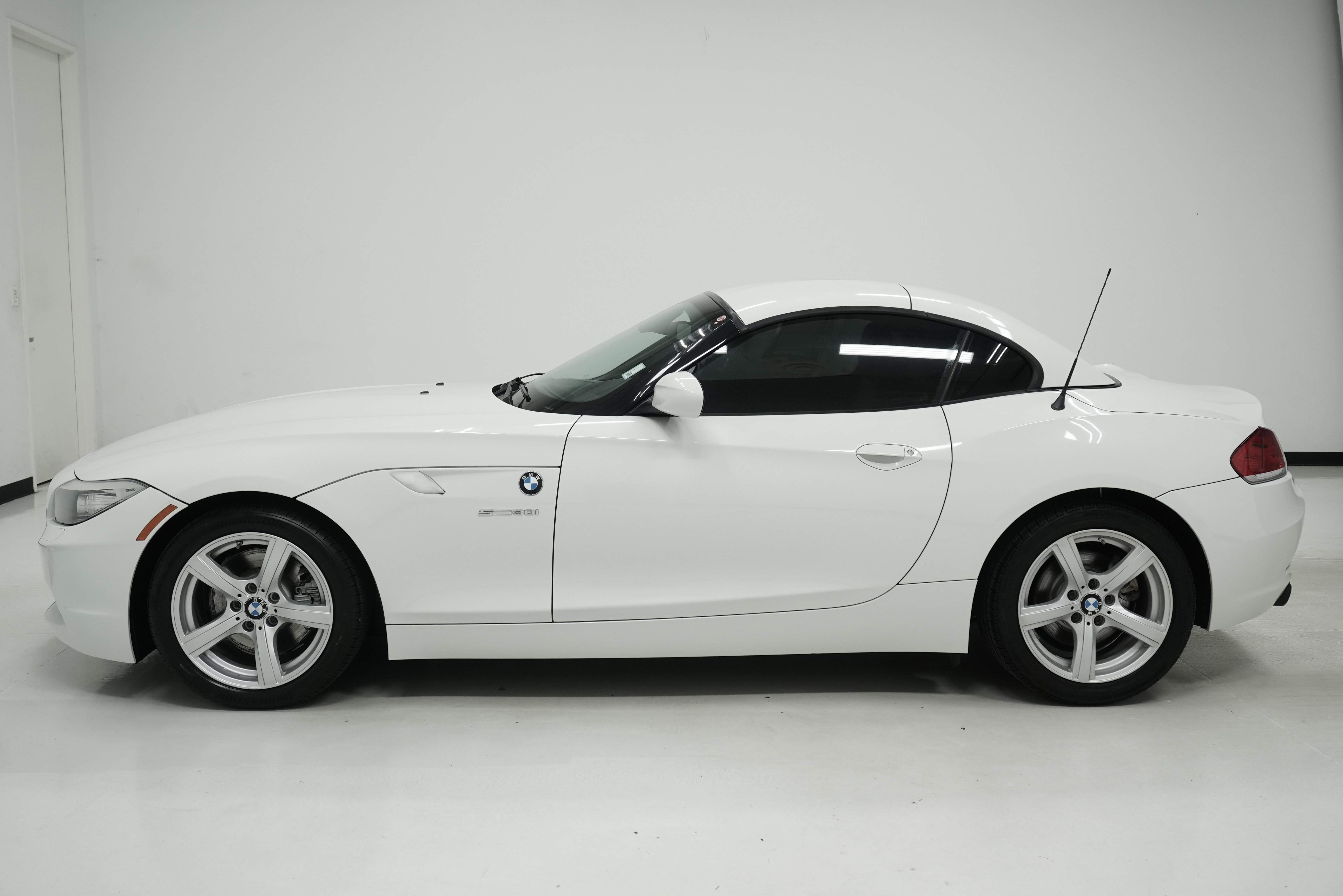 Used 2011 BMW Z4 sDrive30i image 7