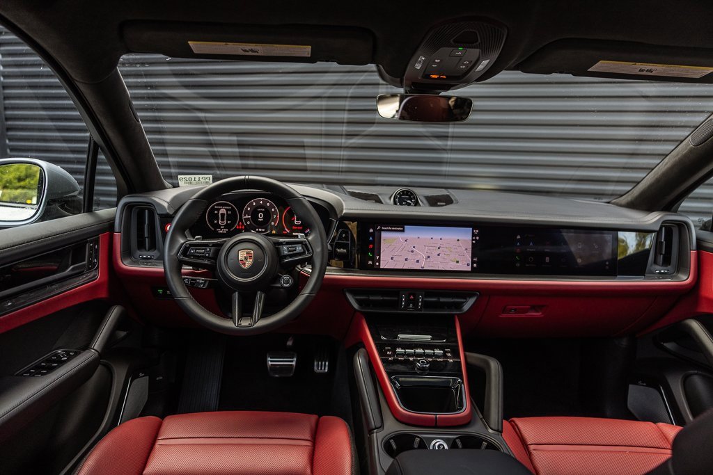 Certified 2025 Porsche Cayenne GTS image 12