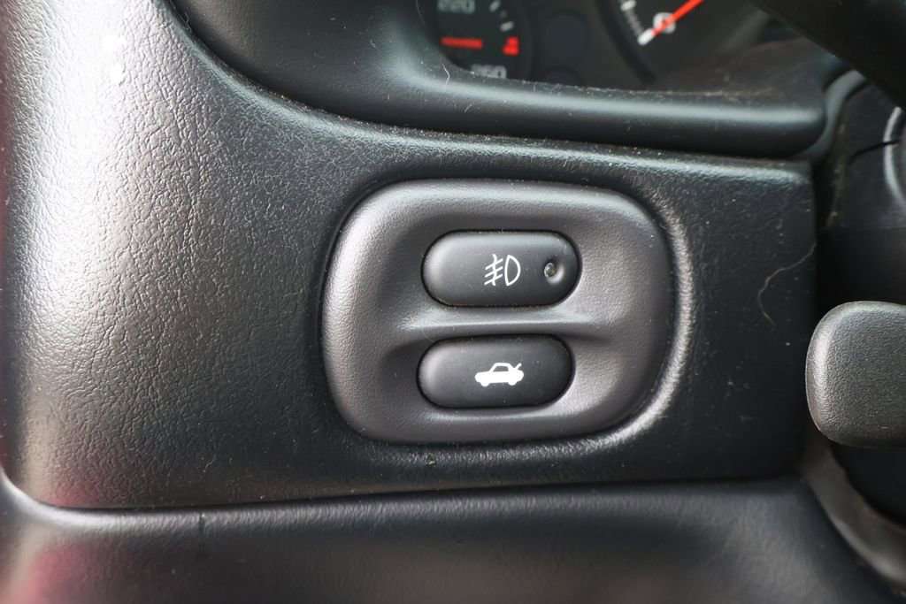 Used 2002 Chevrolet Corvette Coupe w/ Preferred Equipment Group2 image 13