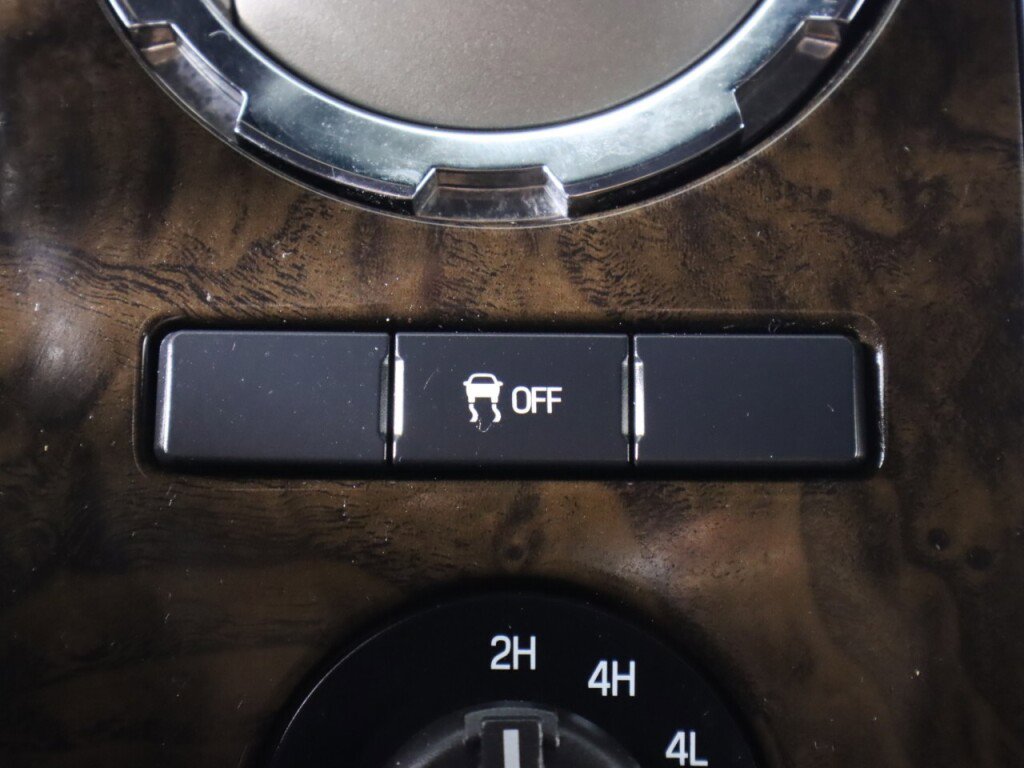 Used 2016 Ford F350 Platinum w/ Platinum Package AWD/4WD image 27