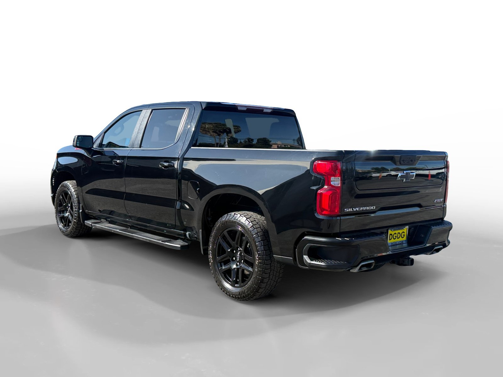 Used 2023 Chevrolet Silverado 1500 RST w/ Z71 Off-Road Package AWD/4WD image 3