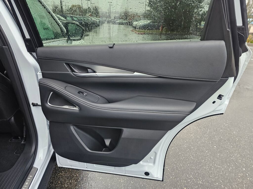 New 2026 INFINITI QX60 Luxe image 14