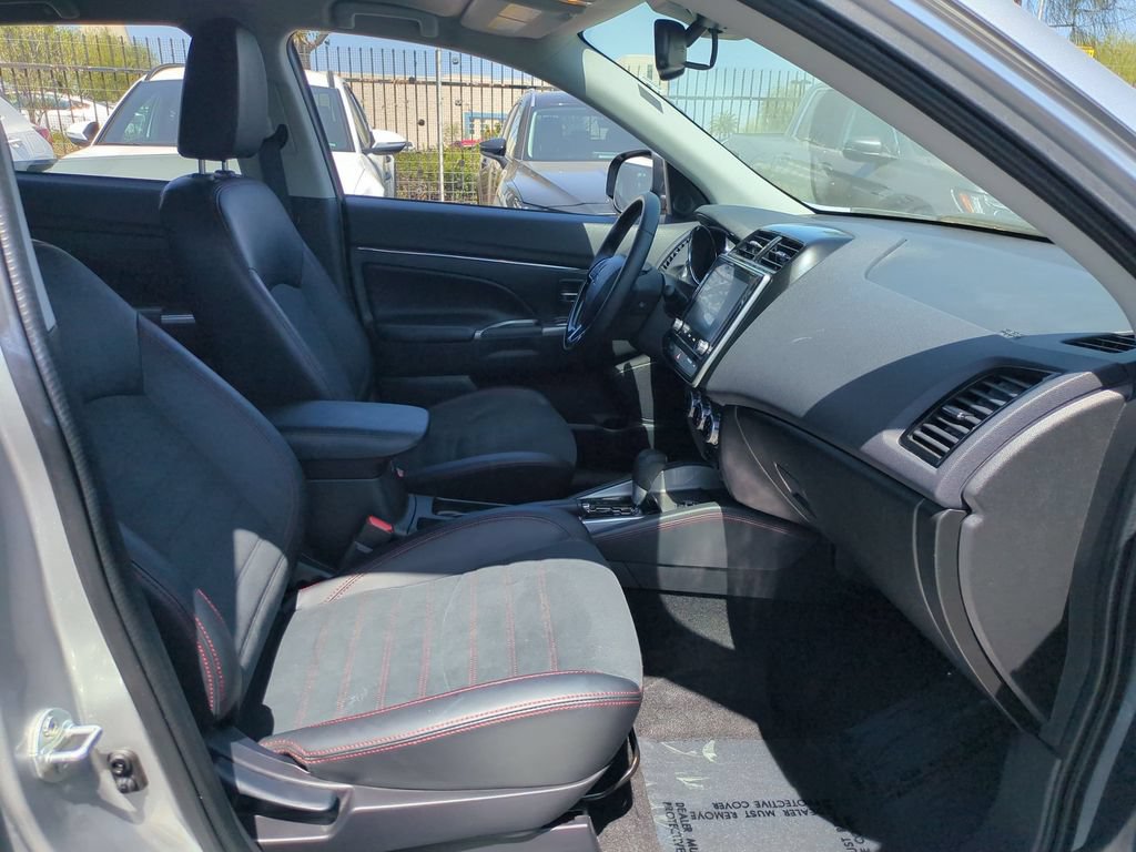 Used 2025 Mitsubishi Outlander Sport SE AWD/4WD image 29
