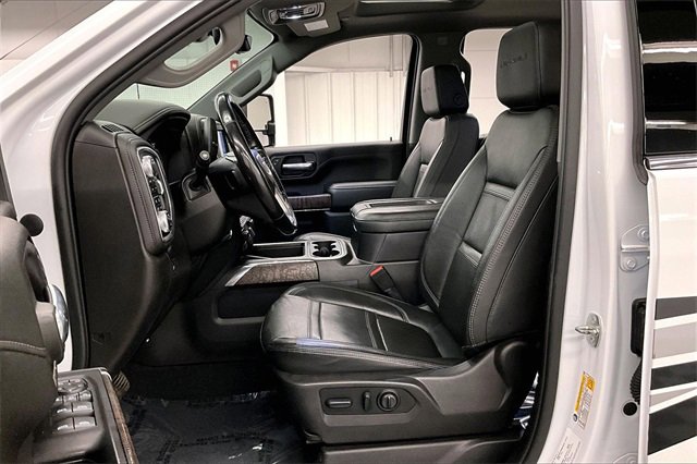 Used 2022 GMC Sierra 3500 Denali w/ Denali Ultimate Package image 20