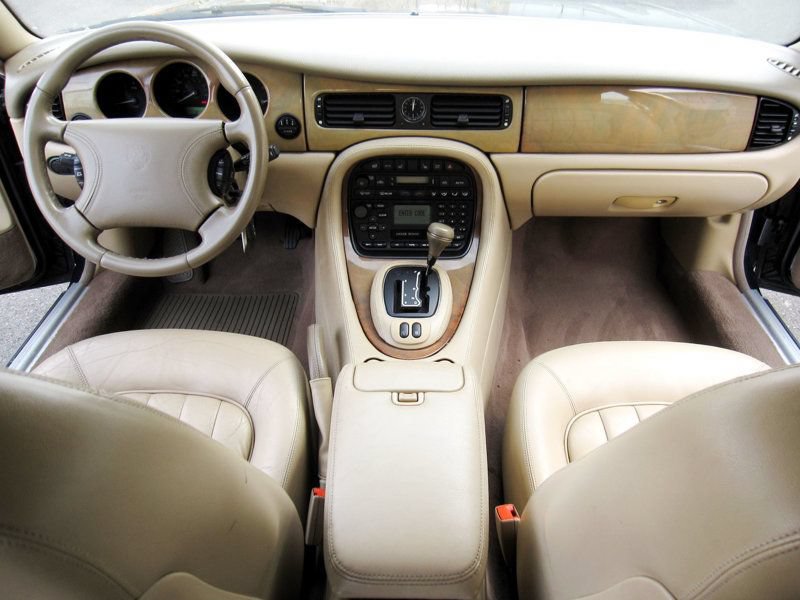 Used 2000 Jaguar XJ8 RWD image 20