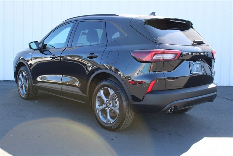Used 2025 Ford Escape ST-Line Select AWD/4WD image 2