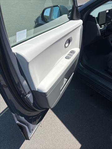 New 2025 Hyundai Ioniq 5 SE image 9