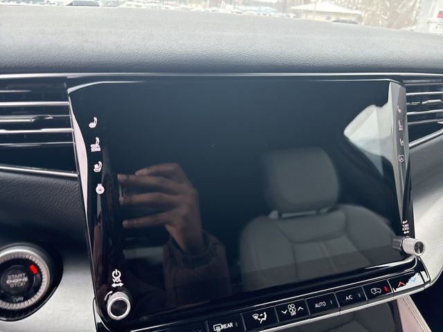 New 2026 Jeep Grand Wagoneer L 4WD w/ Premium Group I image 13