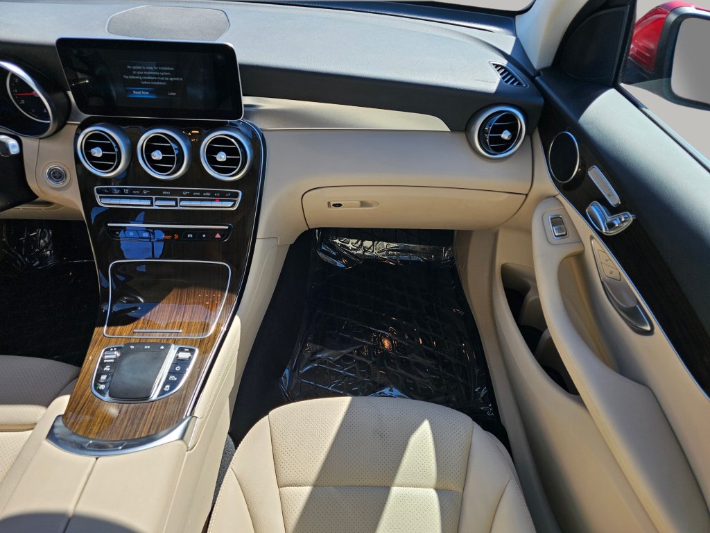 Used 2021 Mercedes-Benz GLC 300 4MATIC image 3