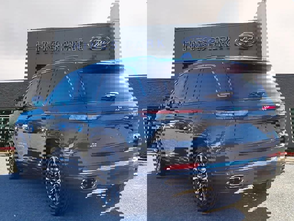 Used 2022 Jeep Grand Cherokee Overland w/ Luxury Tech Group IV image 5