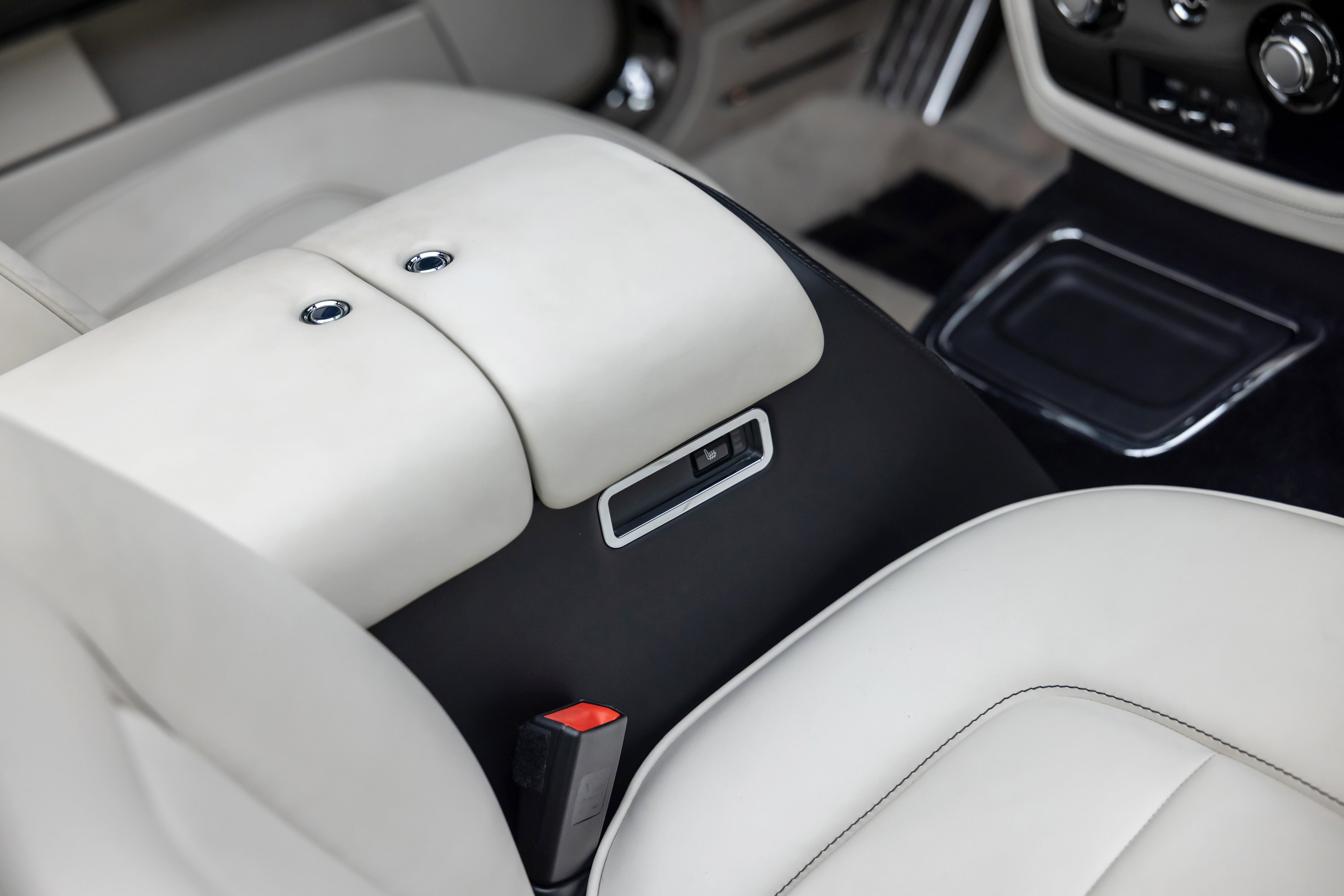 Used 2013 Rolls-Royce Phantom Drophead Coupe image 30