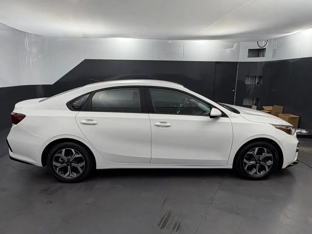 Used 2019 Kia Forte LXS FWD image 6