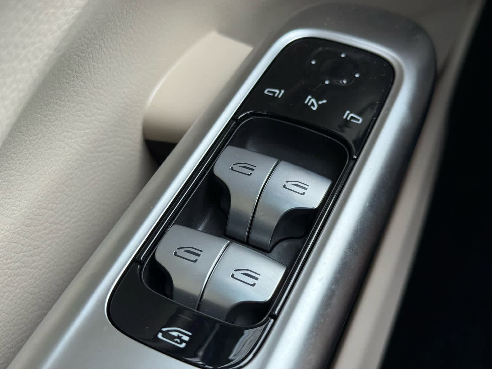 Used 2025 Mercedes-Benz C 300 4MATIC Sedan image 21