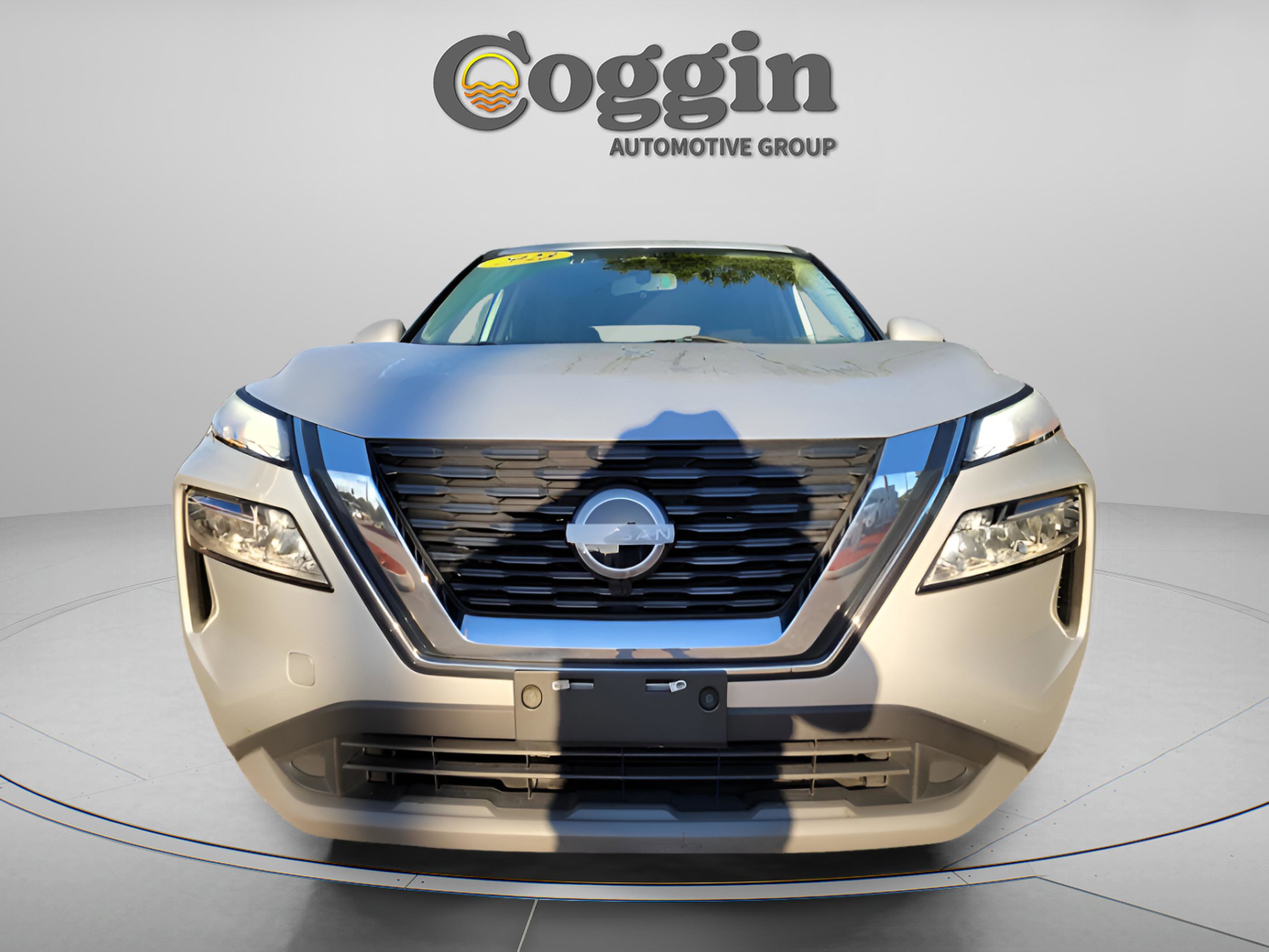 Used 2023 Nissan Rogue SV image 5