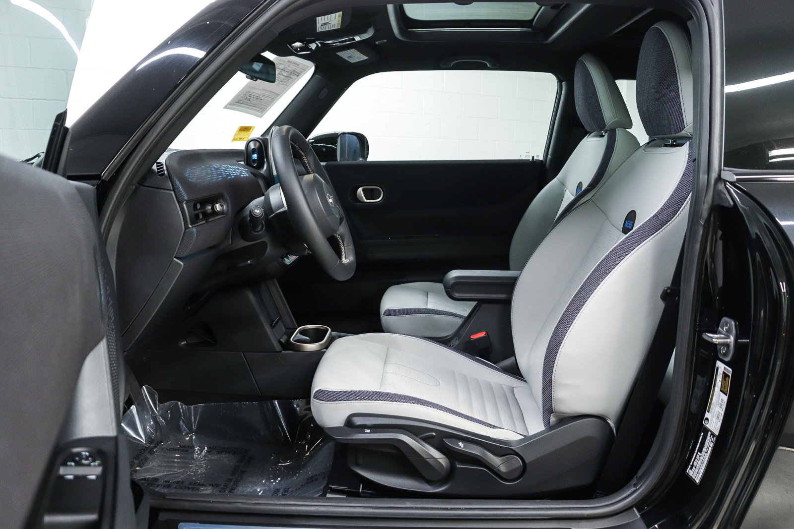 Used 2026 MINI Cooper 2-Door Hardtop FWD image 17