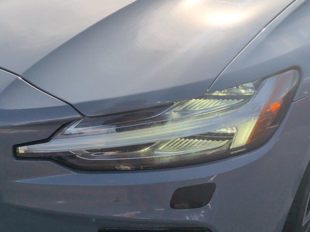 Used 2023 Volvo S60 B5 Plus w/ Climate Package FWD image 9