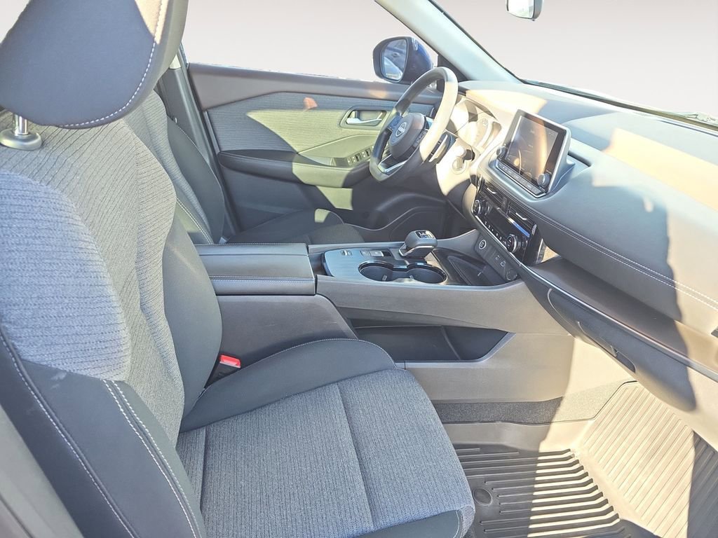 Used 2022 Nissan Rogue SV image 15