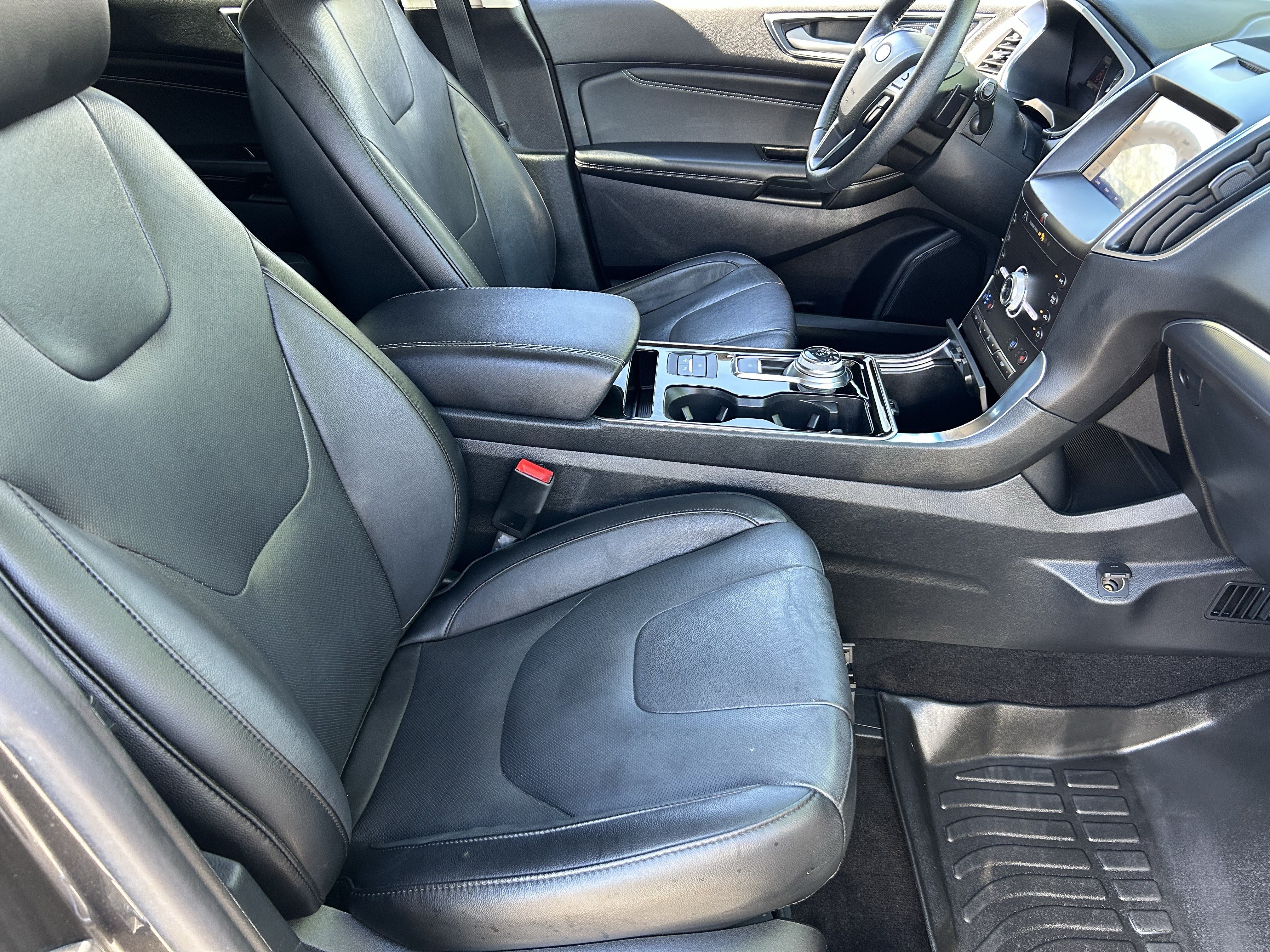 Used 2020 Ford Edge Titanium w/ Equipment Group 301A AWD/4WD image 9