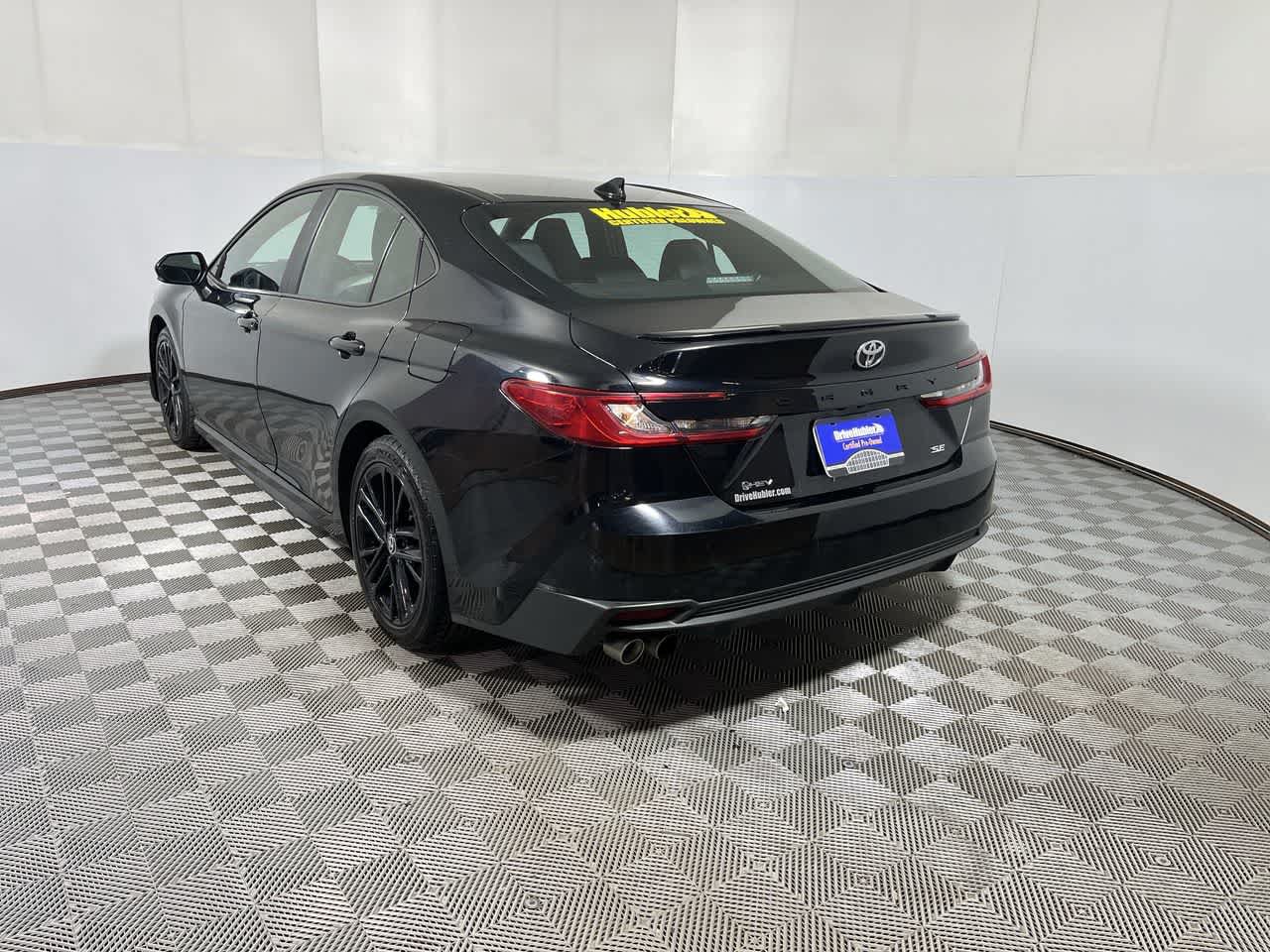 Used 2025 Toyota Camry SE FWD image 6