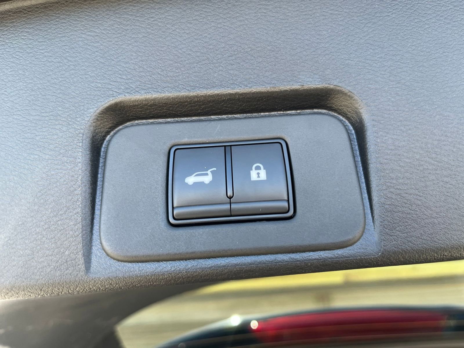 Used 2025 Nissan Rogue SV image 23