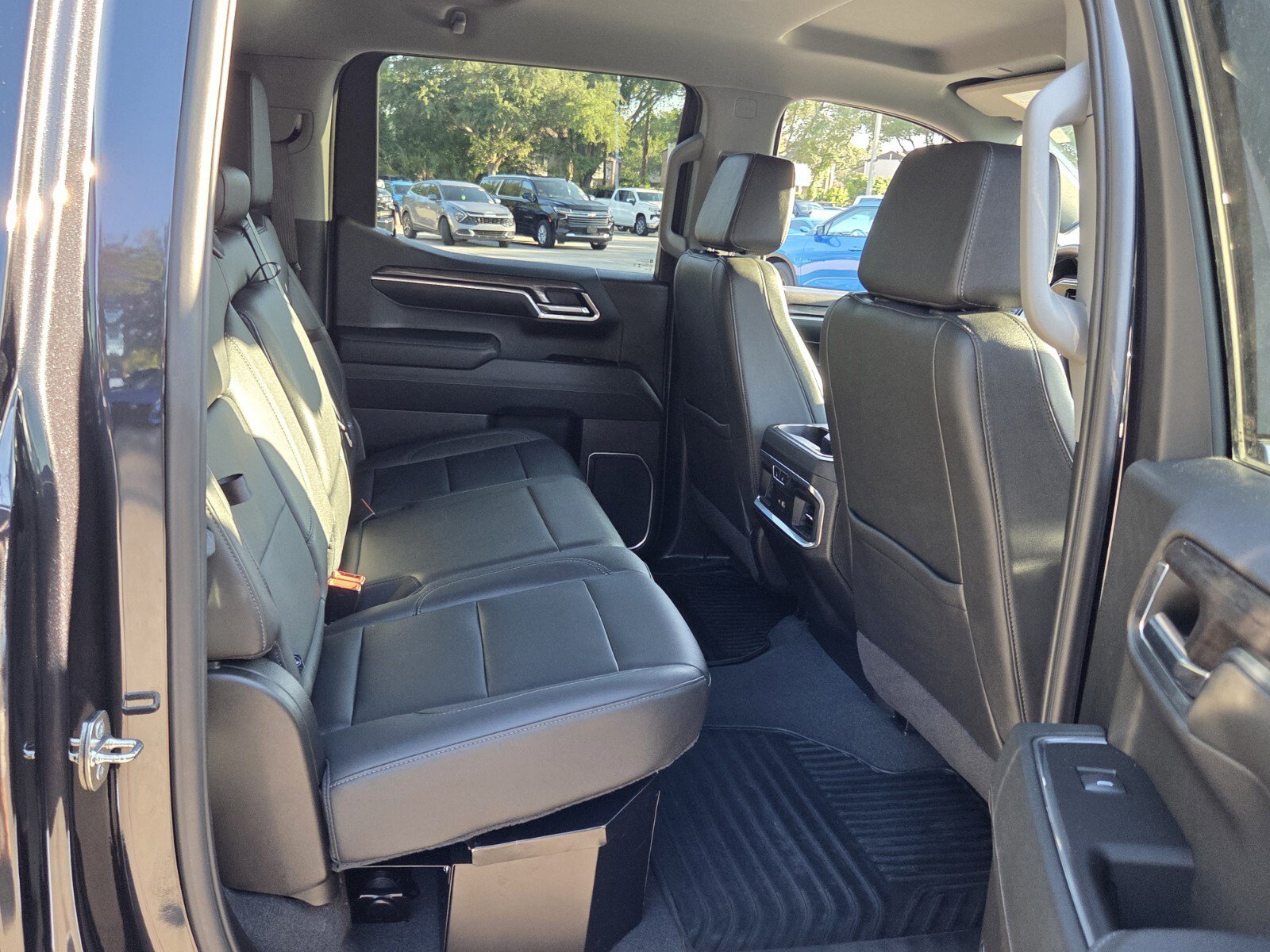 Used 2024 Chevrolet Silverado 1500 LTZ w/ Technology Package AWD/4WD image 23
