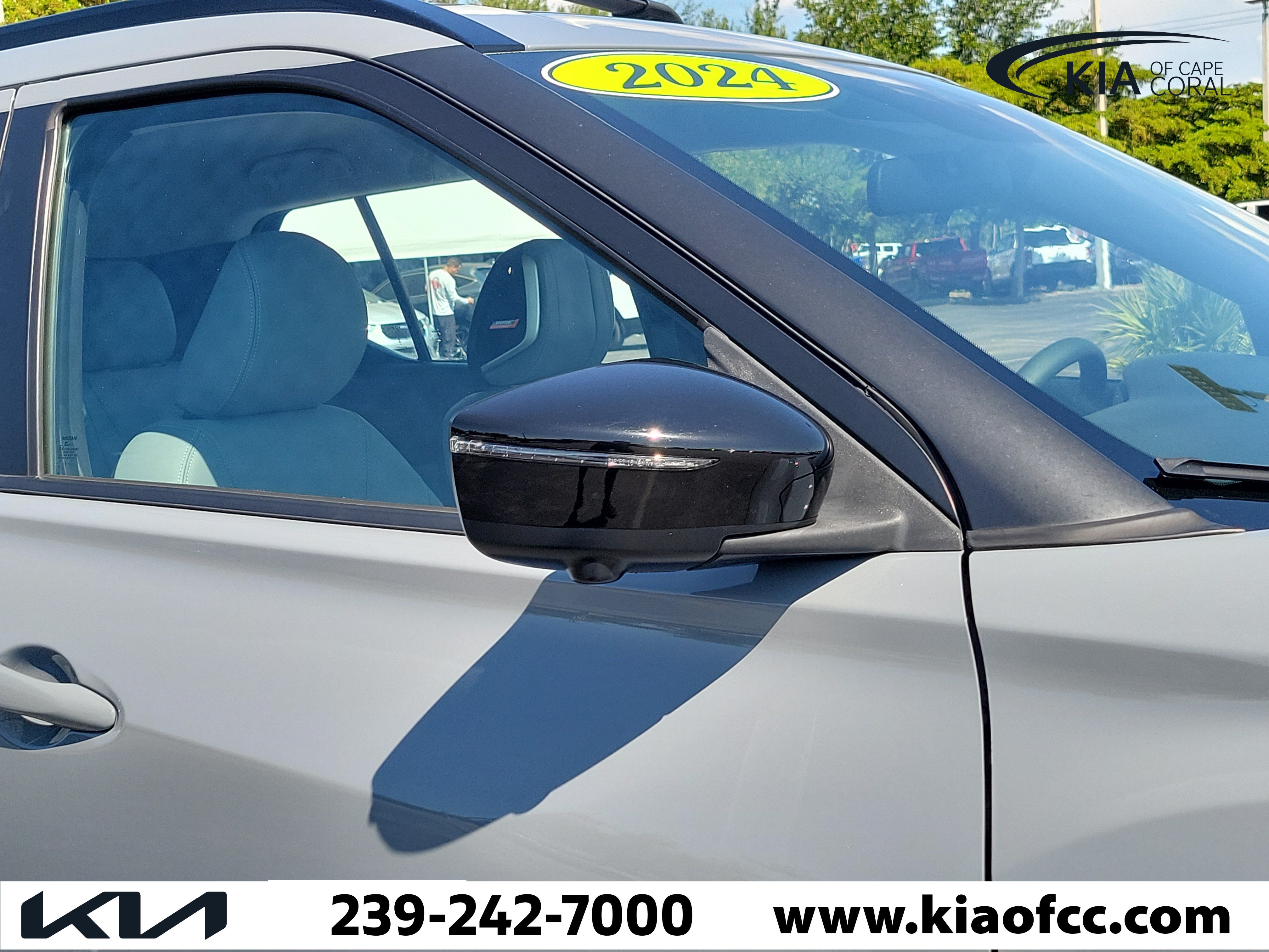 Used 2024 Nissan Kicks SR w/ SR Premium Package FWD image 8