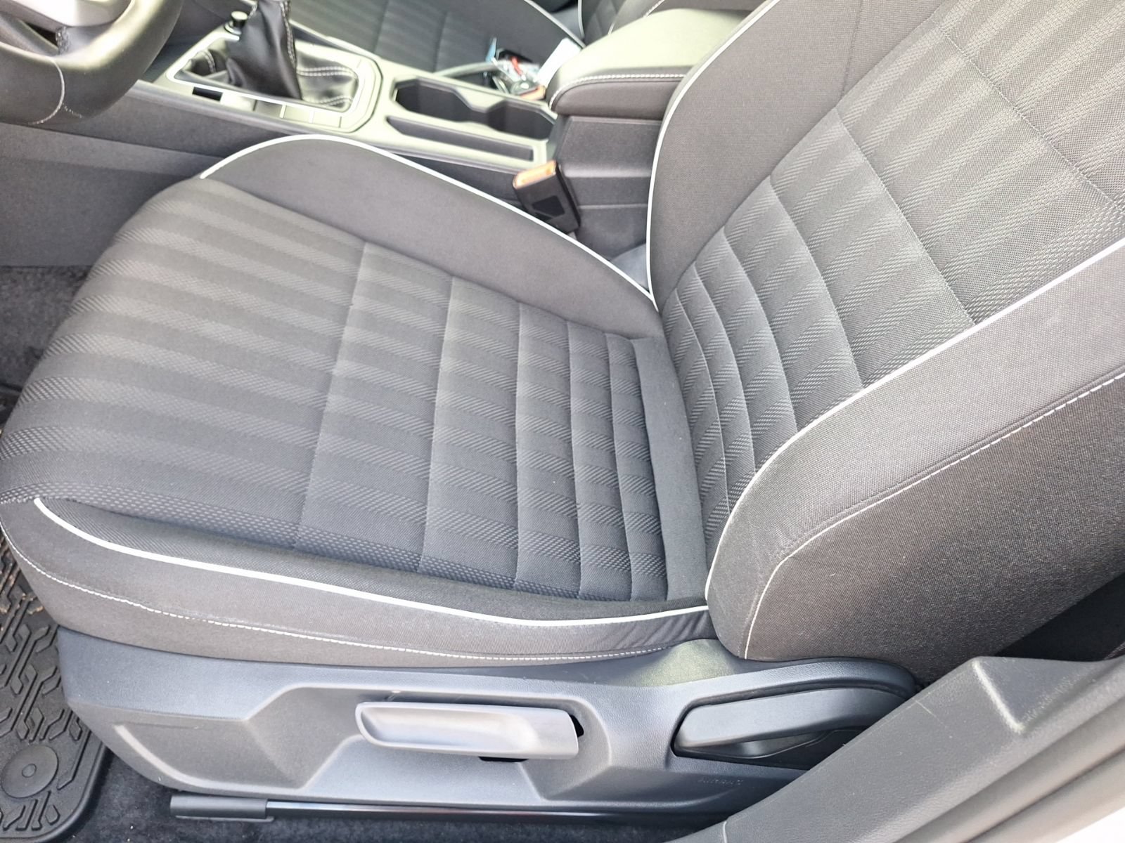 Used 2024 Volkswagen Jetta Sport FWD image 15