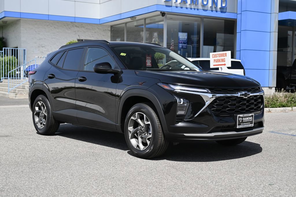 New 2026 Chevrolet Trax LT w/ LPO, Blackout Package FWD image 1