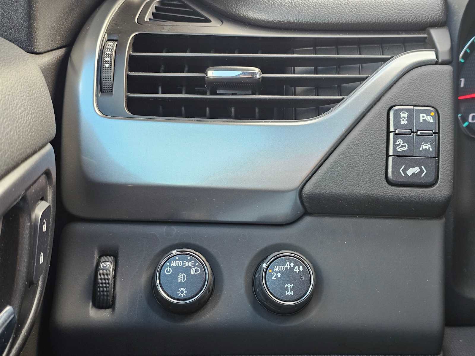 Used 2017 Chevrolet Tahoe LT image 34