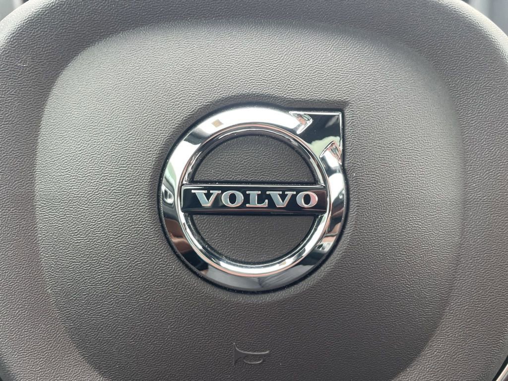 Certified 2023 Volvo XC60 B5 Plus w/ Climate Package image 39