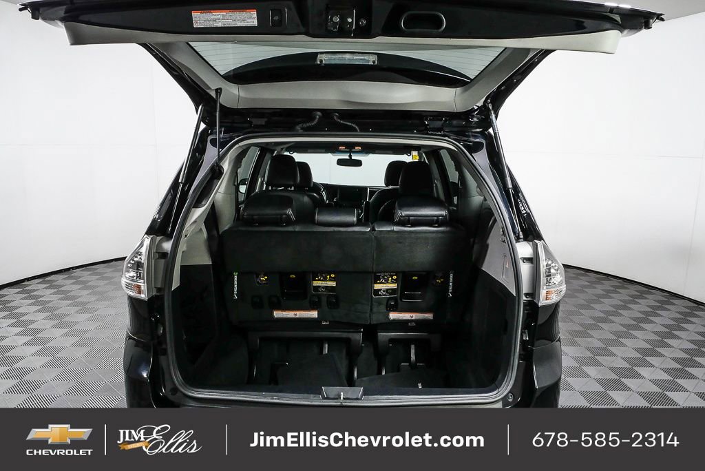 Used 2016 Toyota Sienna SE image 29