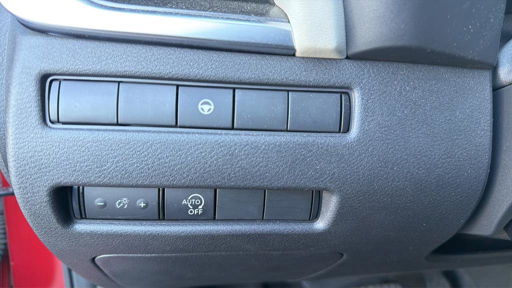 Used 2023 Nissan Rogue SV AWD/4WD image 19