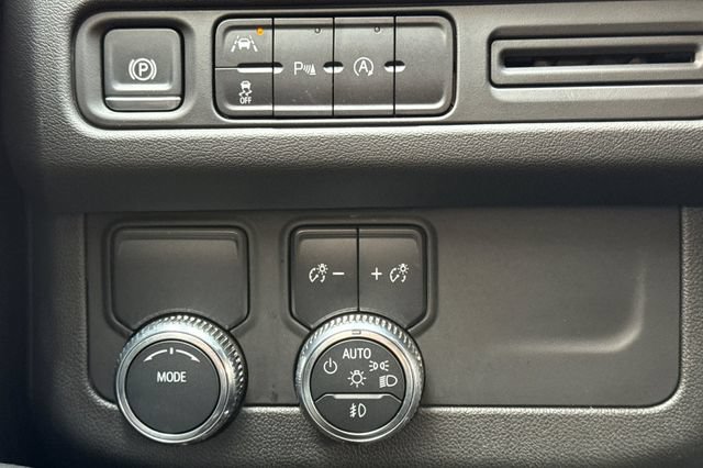 Used 2024 GMC Yukon XL SLT RWD image 43