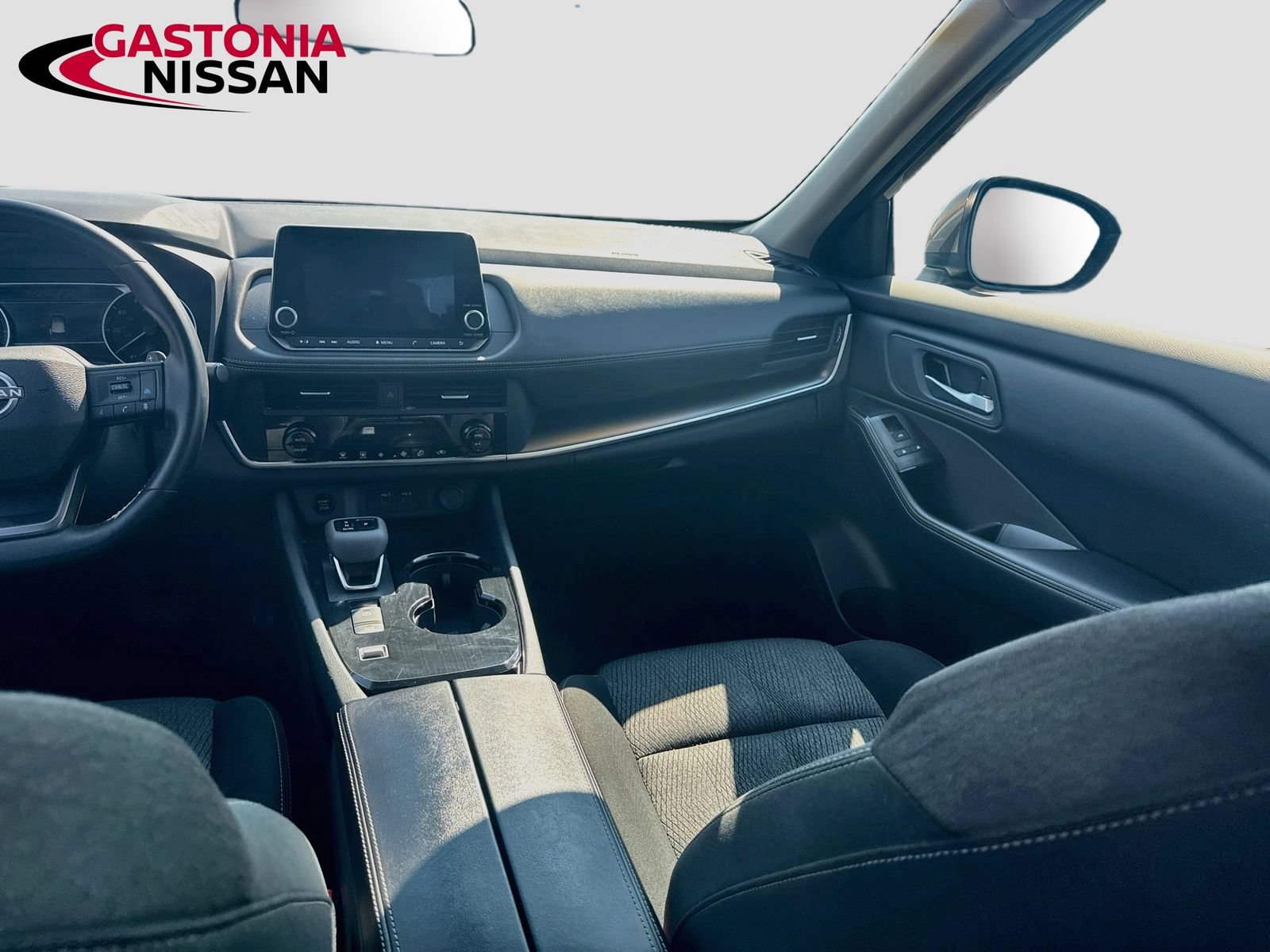 Used 2025 Nissan Rogue SV FWD image 29