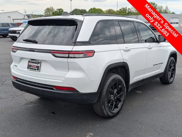 Used 2025 Jeep Grand Cherokee Altitude AWD/4WD image 7