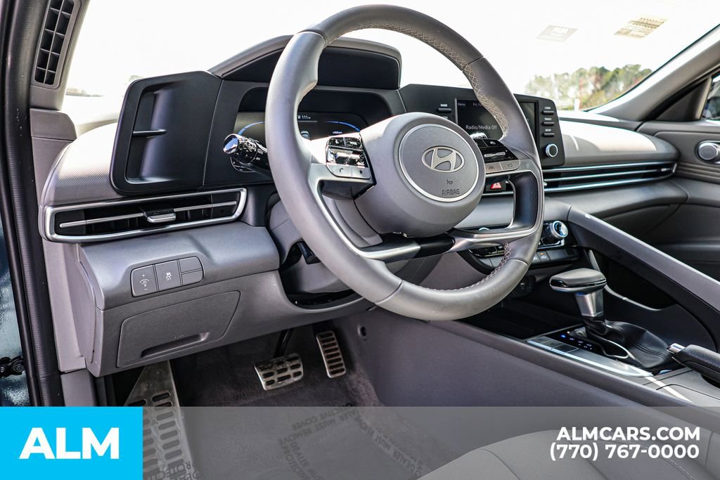 Used 2025 Hyundai Elantra Sport FWD image 27